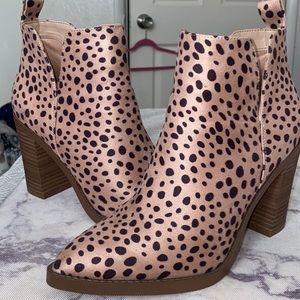 polka dot booties! 🤎